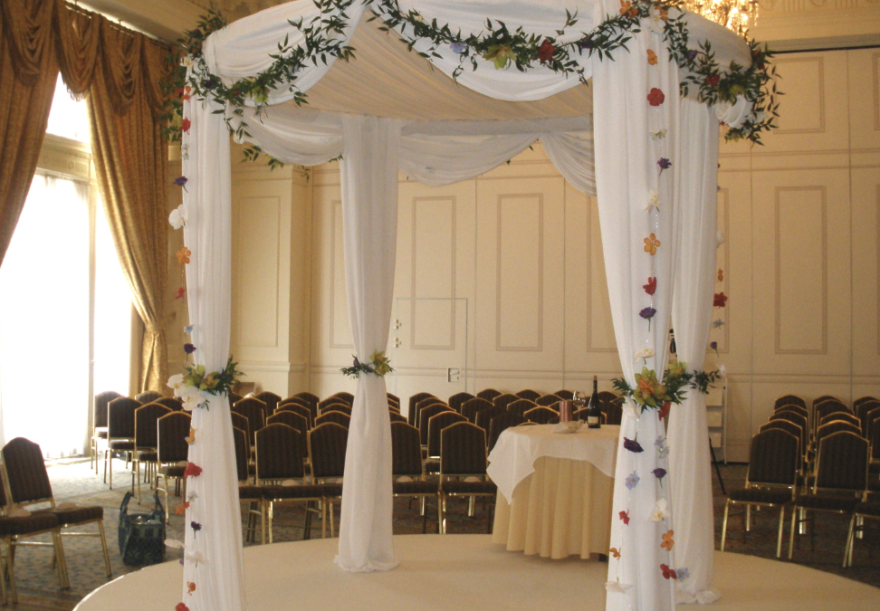 Round Pipe & Drape Chuppah